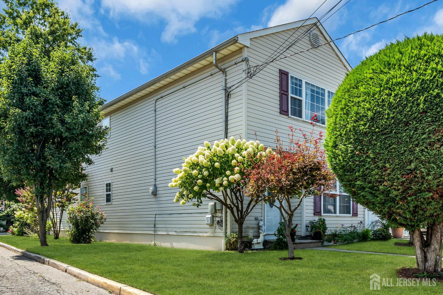 425 Thomas St, Perth Amboy, NJ 08861 photo