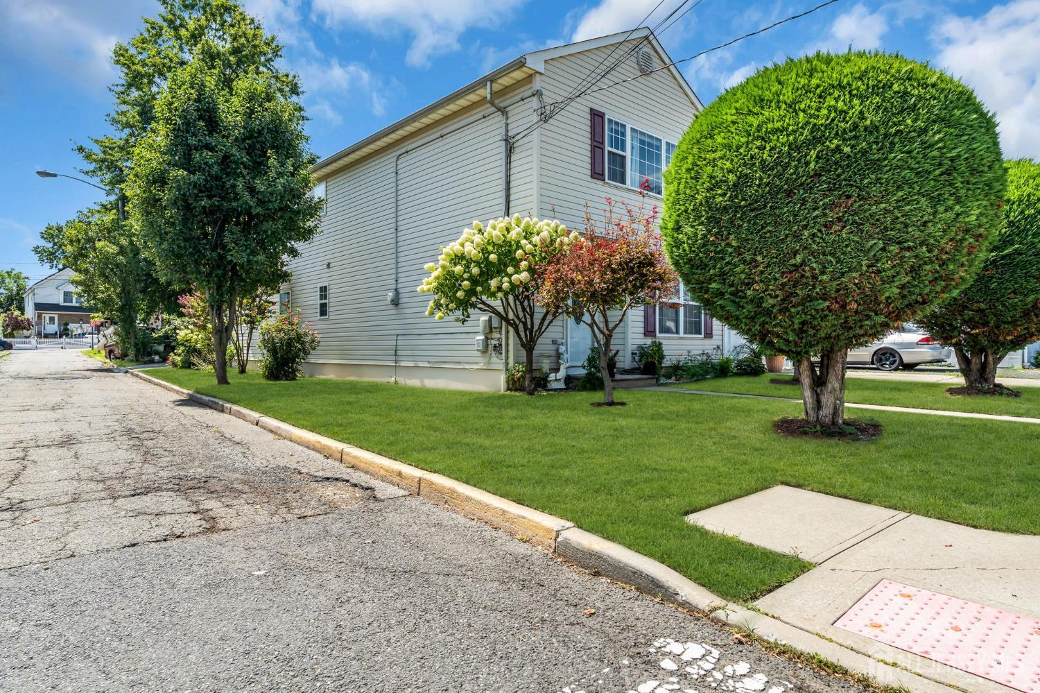 425 Thomas St, Perth Amboy, NJ 08861 photo