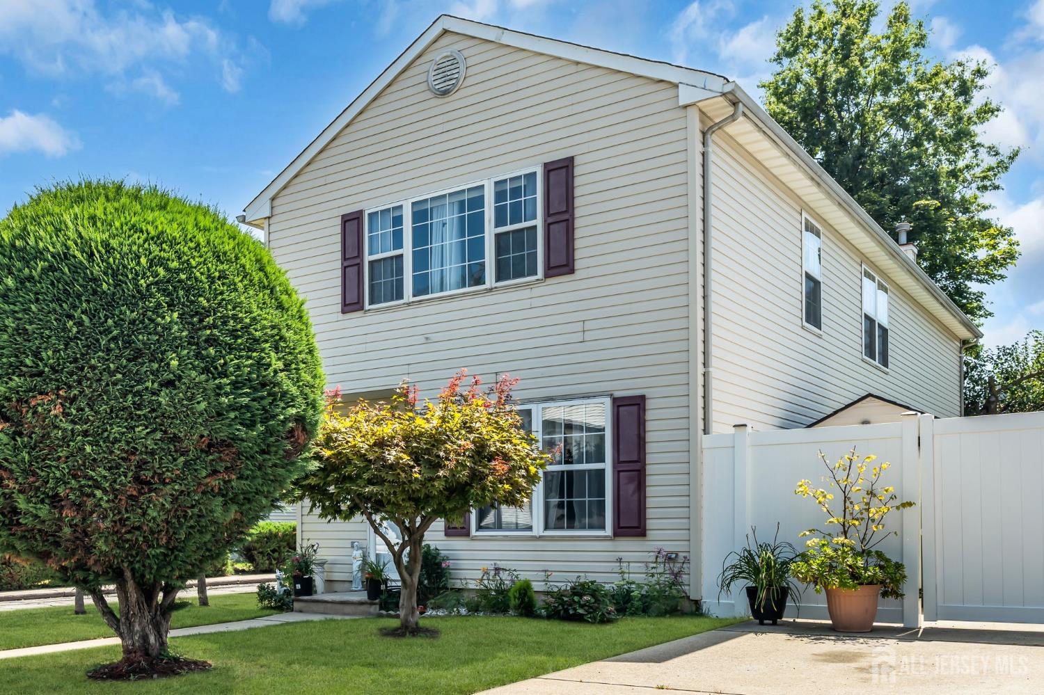 425 Thomas St, Perth Amboy, NJ 08861 photo
