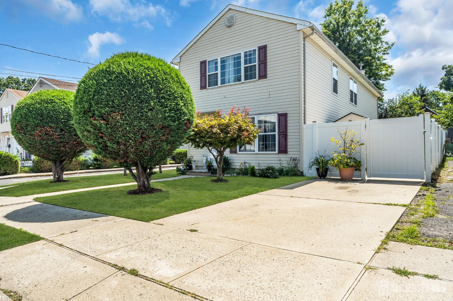 425 Thomas St, Perth Amboy, NJ 08861 photo