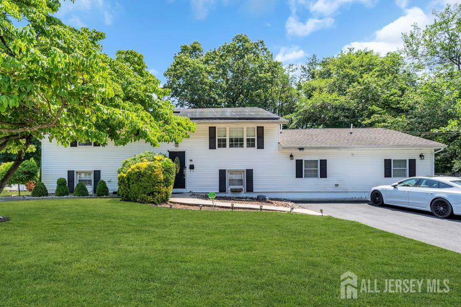 14 Arlington Dr, Howell, NJ 07731