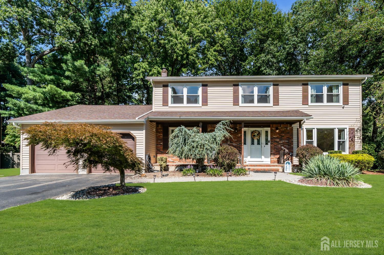 6 Mount Ct, East Brunswick, NJ 08816