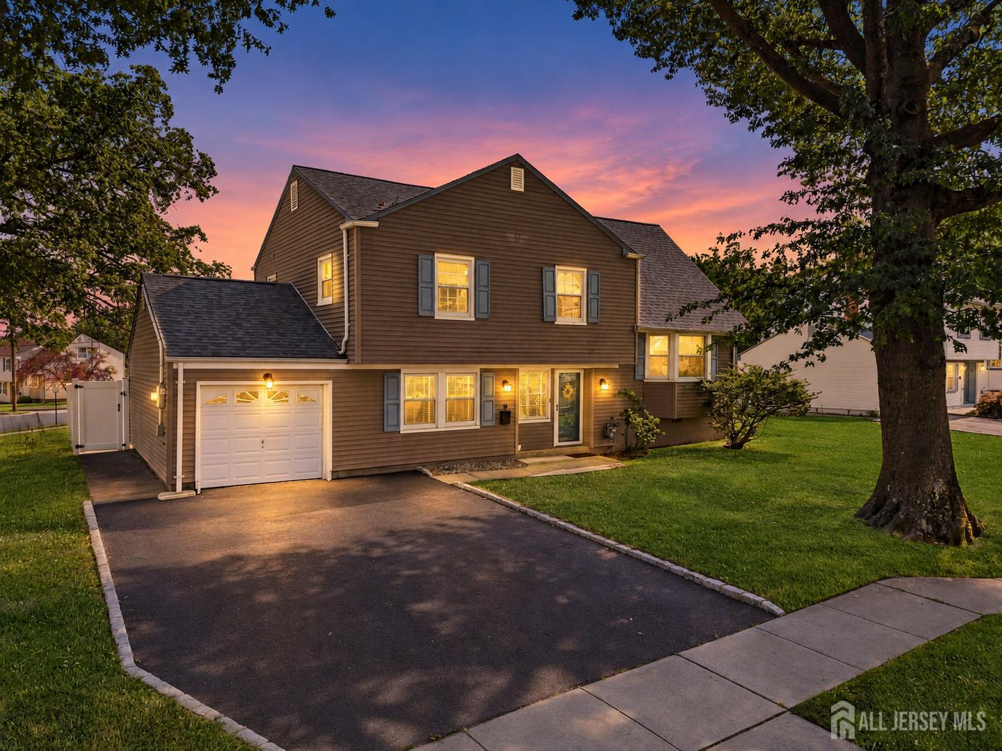 9 Meyer Rd, Edison, NJ 08817