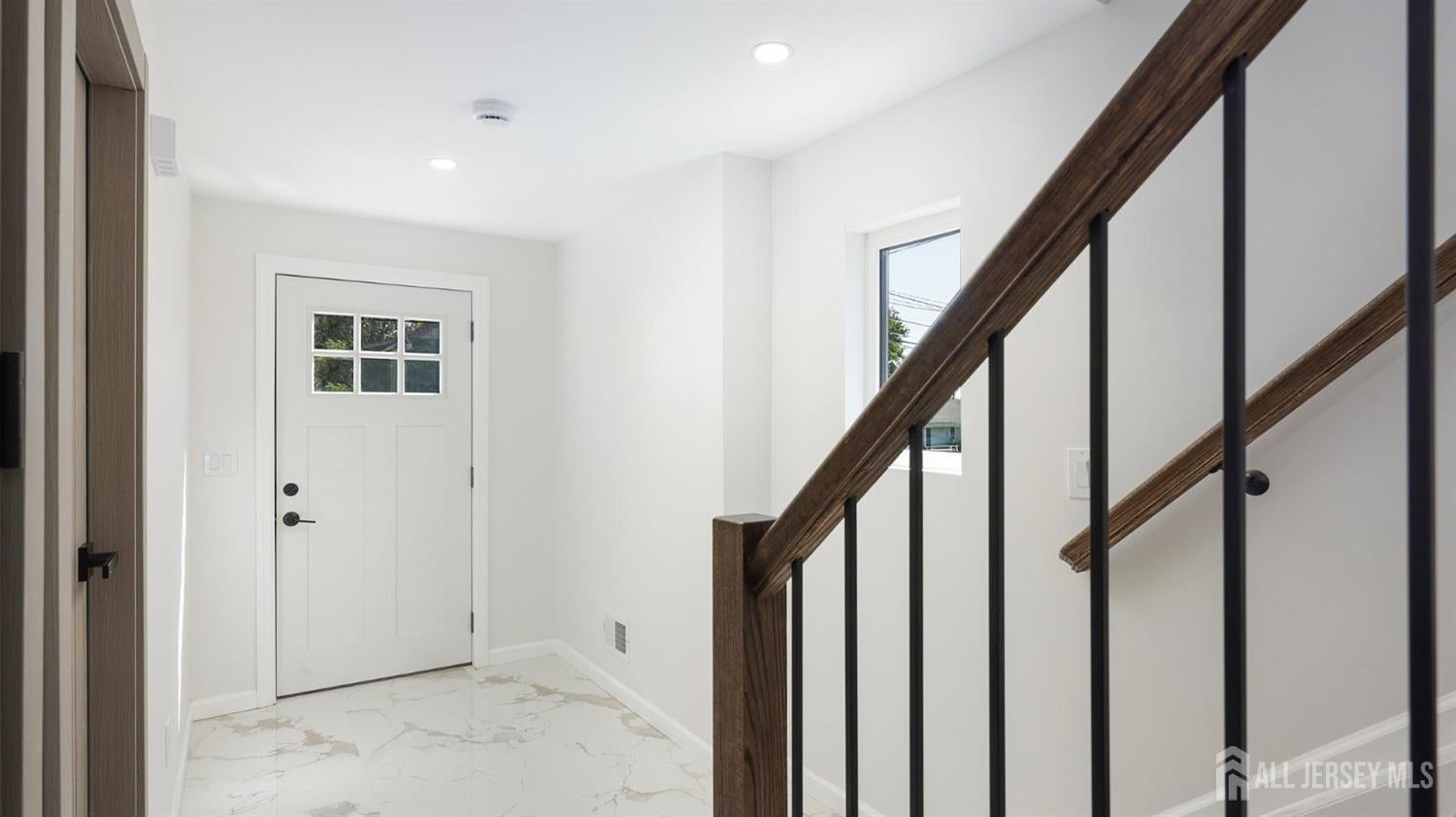 13 Columbus Ave, Edison, NJ 08817 photo