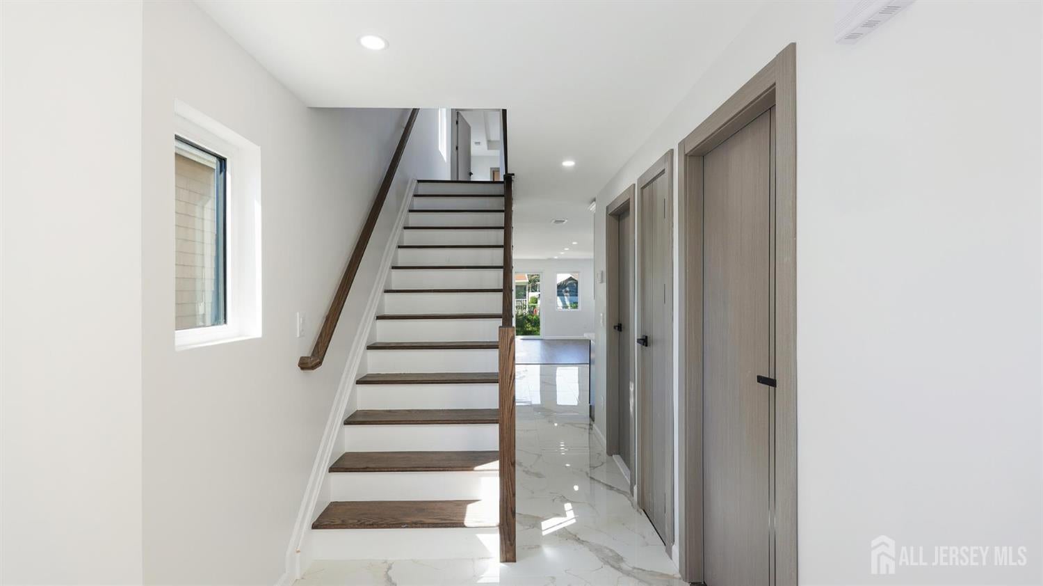 13 Columbus Ave, Edison, NJ 08817 photo