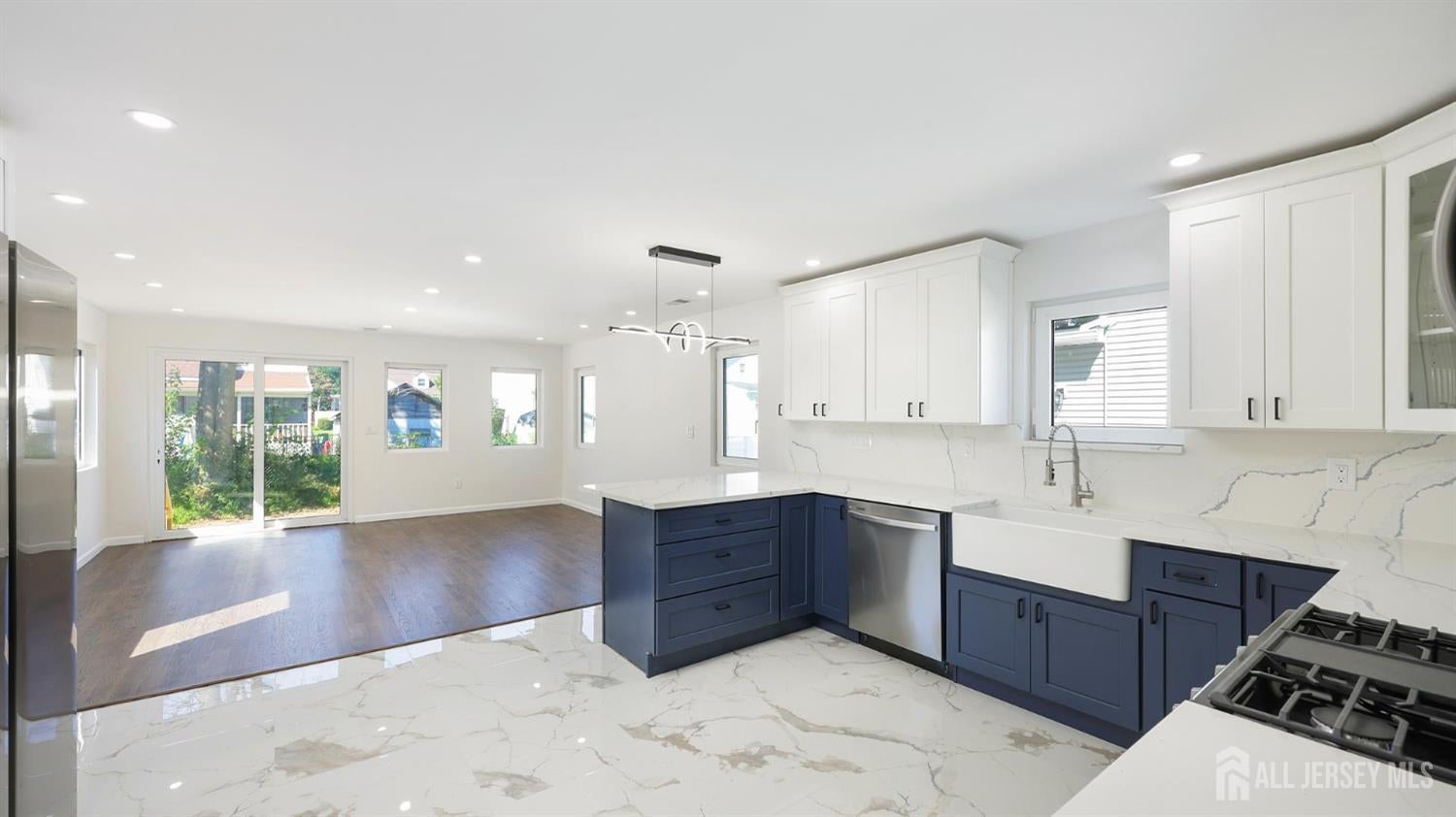 13 Columbus Ave, Edison, NJ 08817 photo