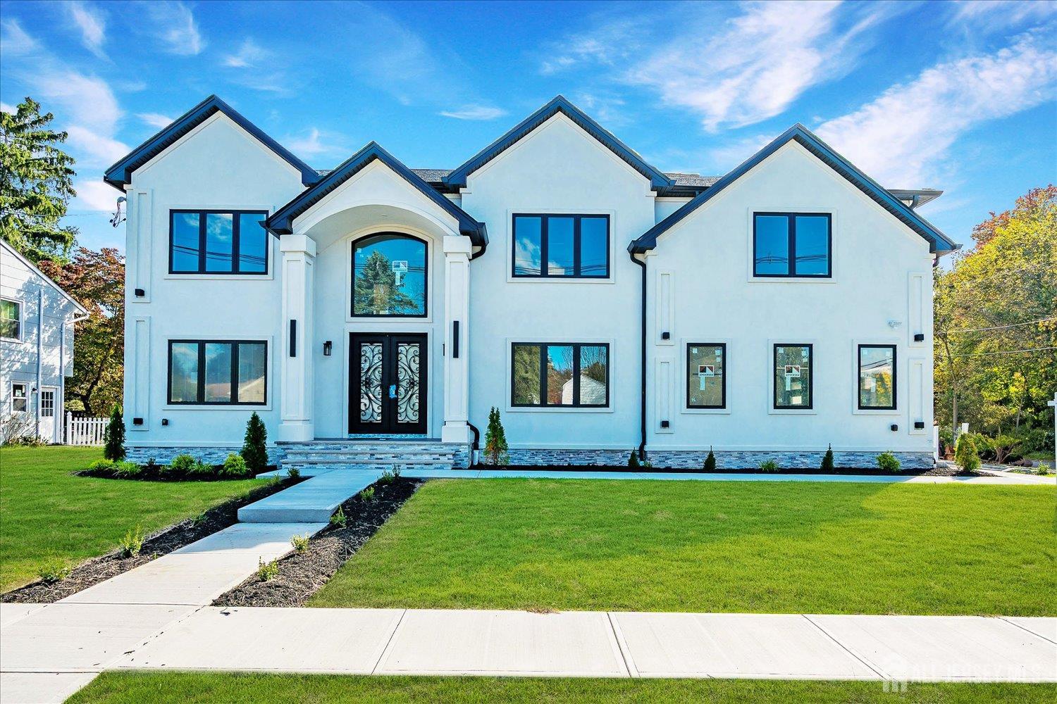 54 Nevsky St, Edison, NJ 08820