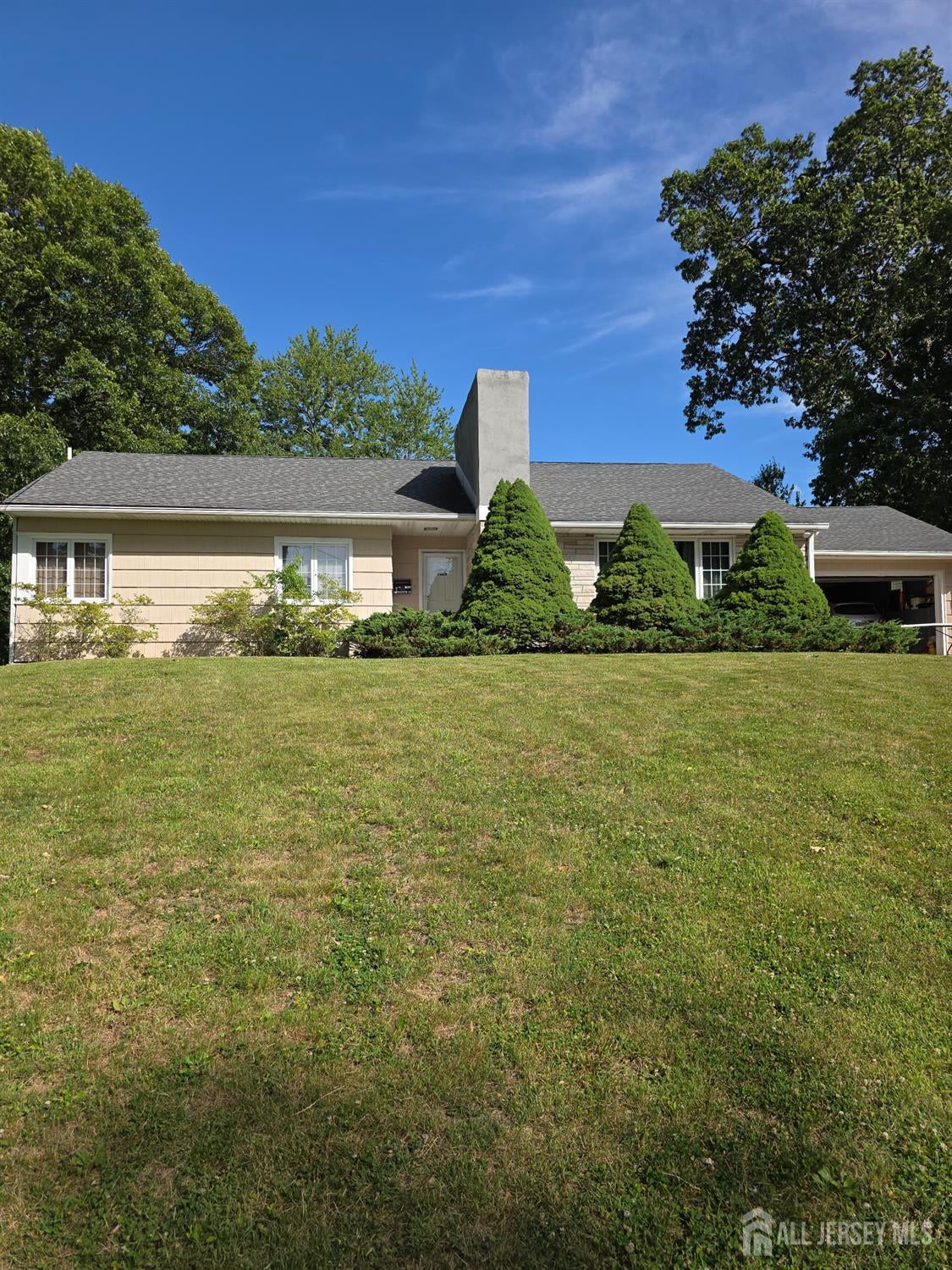 7 White Beech Ct, Ewan, NJ 08618