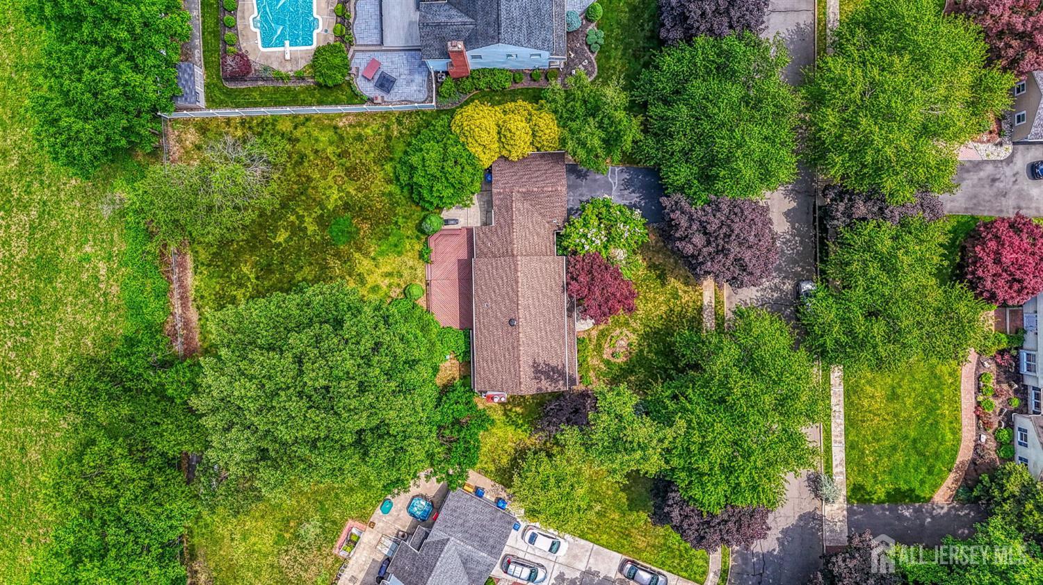 7 Lake Farrington Dr, North Brunswick, NJ 08902 photo