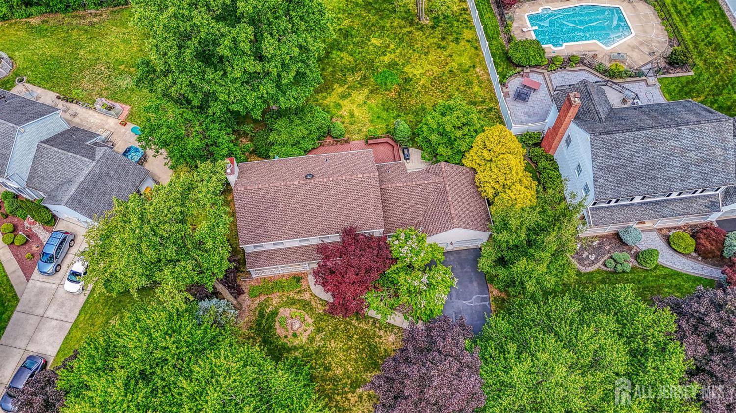 7 Lake Farrington Dr, North Brunswick, NJ 08902 photo