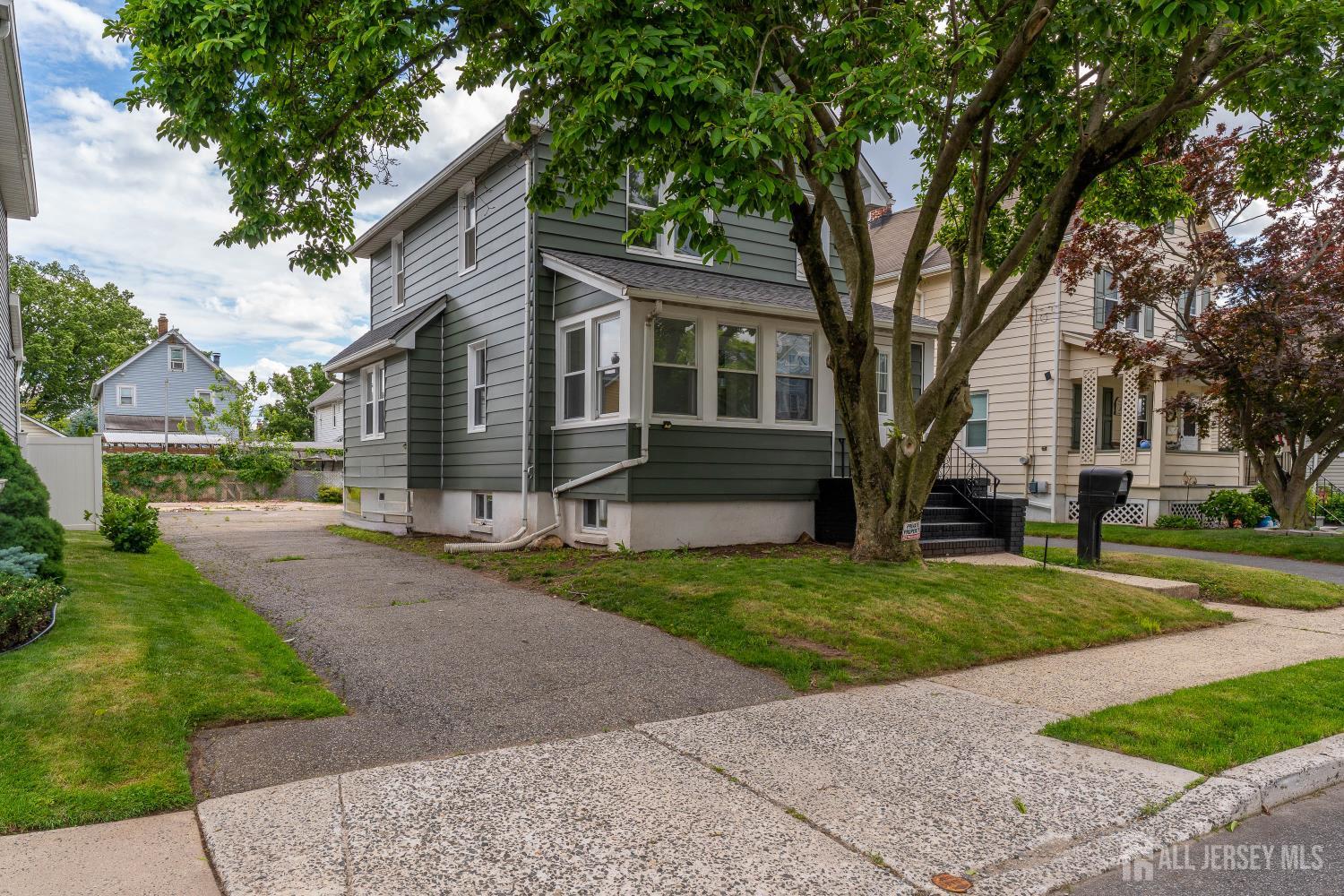 11 Jean Ct, Woodbridge Proper, NJ 07095