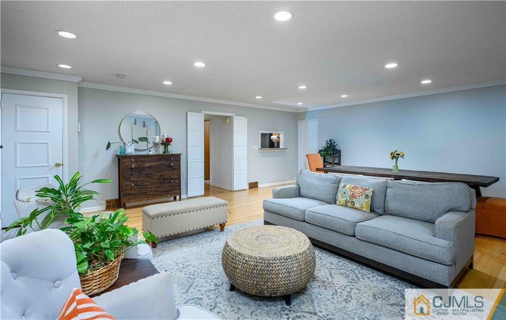 96 Emerson Rd, Franklin, NJ 08873 photo