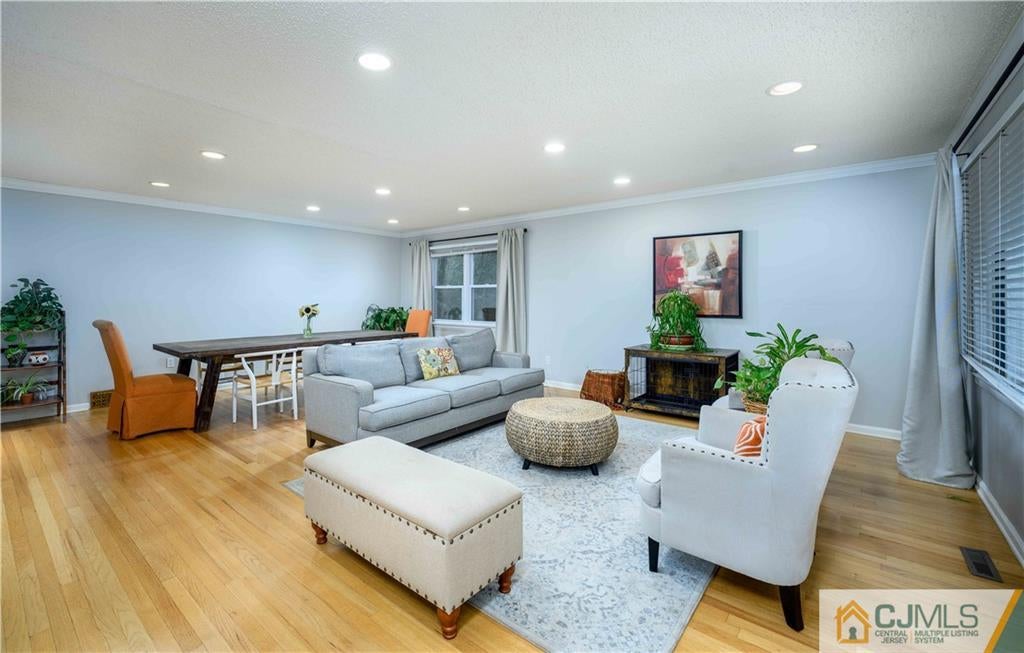 96 Emerson Rd, Franklin, NJ 08873 photo