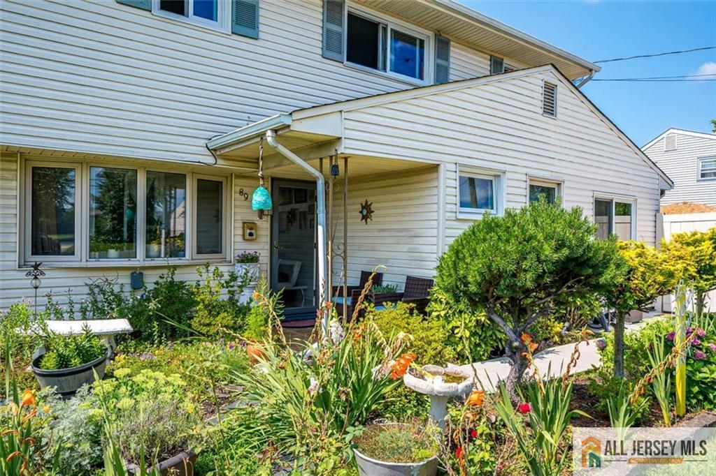 89 Whitman St, Carteret, NJ 07008