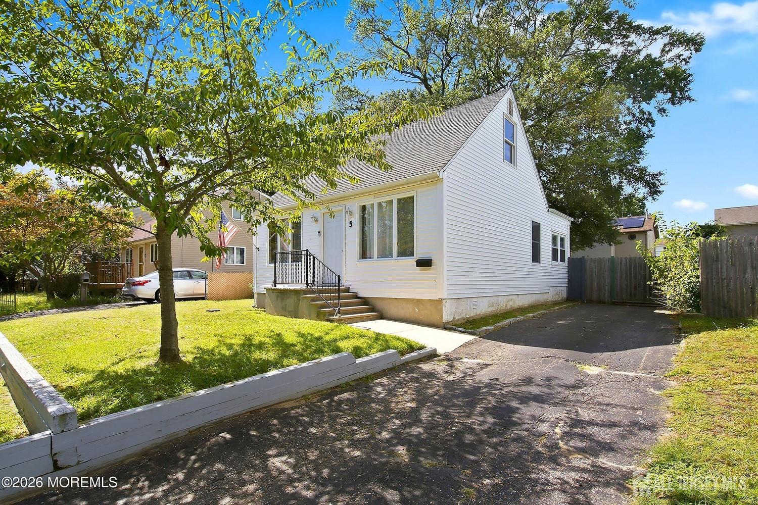 5 Rose Terrace, Hazlet, NJ 07734 photo