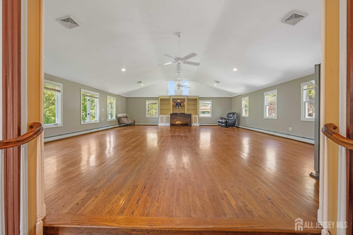 223 Pleasant Run Rd, Readington, NJ 08853