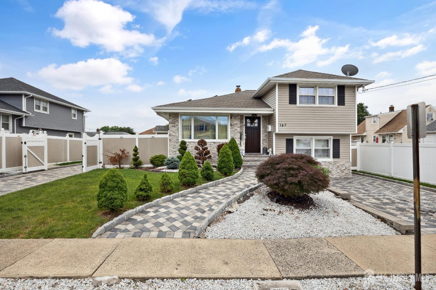 147 James St, Hopelawn, NJ 08861