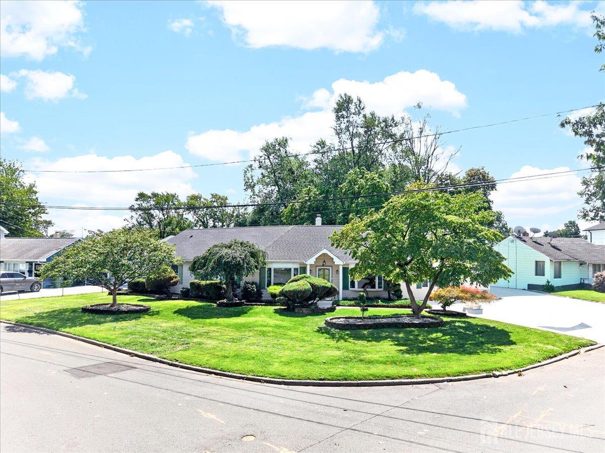 6 Idlewild Rd, Edison, NJ 08817