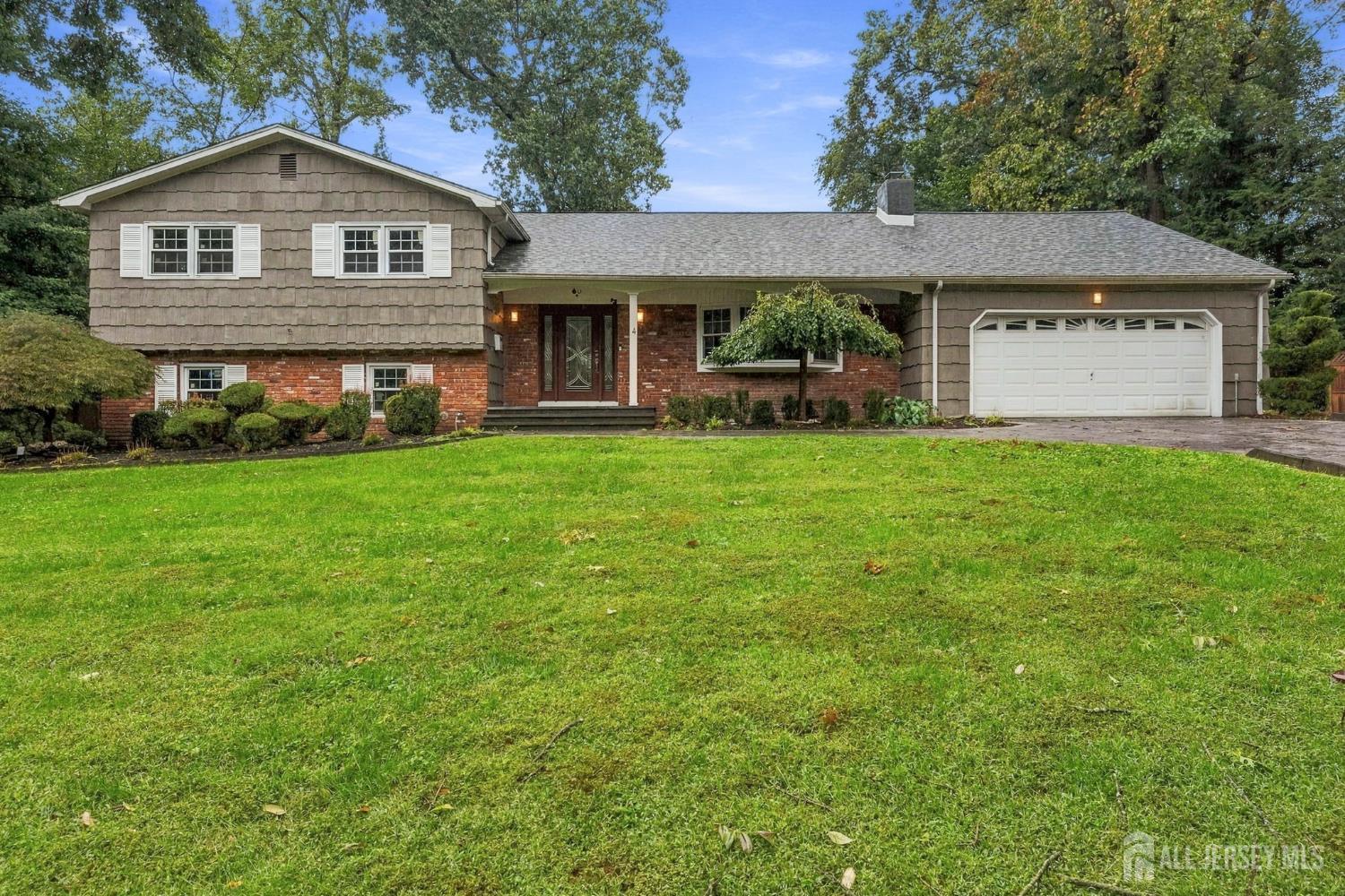 4 Redcoat Dr, East Brunswick, NJ 08816
