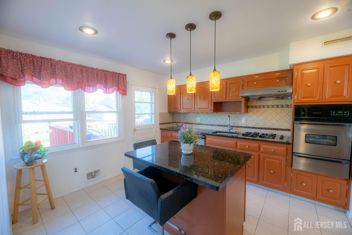 4 Charles Ct, Edison, NJ 08820 photo