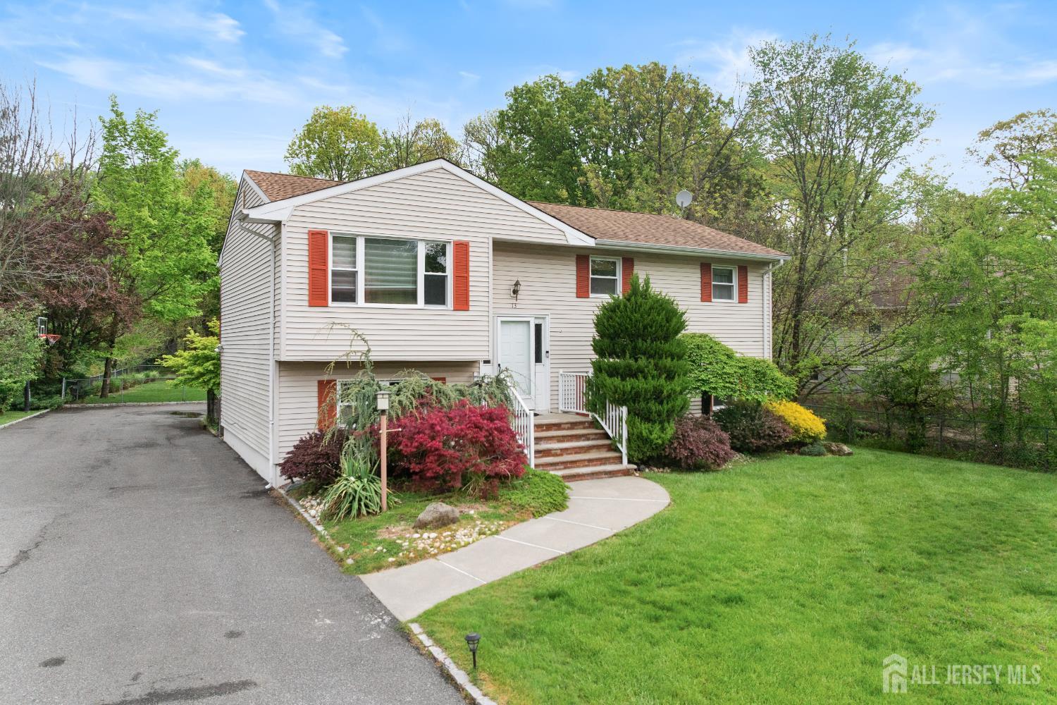 13 Fishel Rd, Edison, NJ 08820