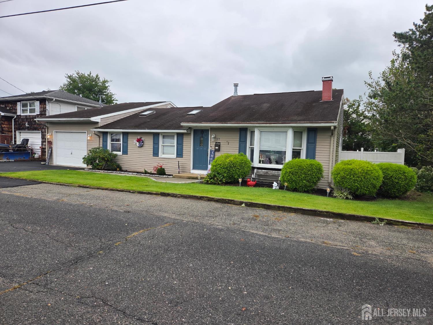 27 Harrigan Ave, Monroe, NJ 08831