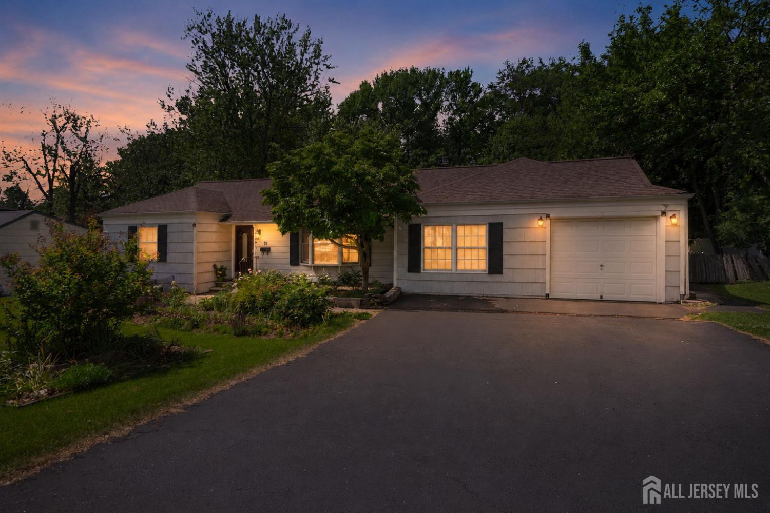 19 Stephenville Pkwy, Edison, NJ 08820