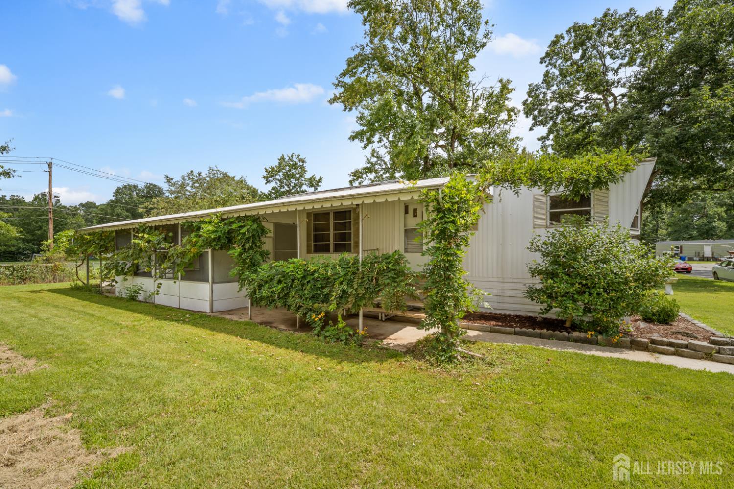 3 Carol Rd, North Brunswick, NJ 08852 photo