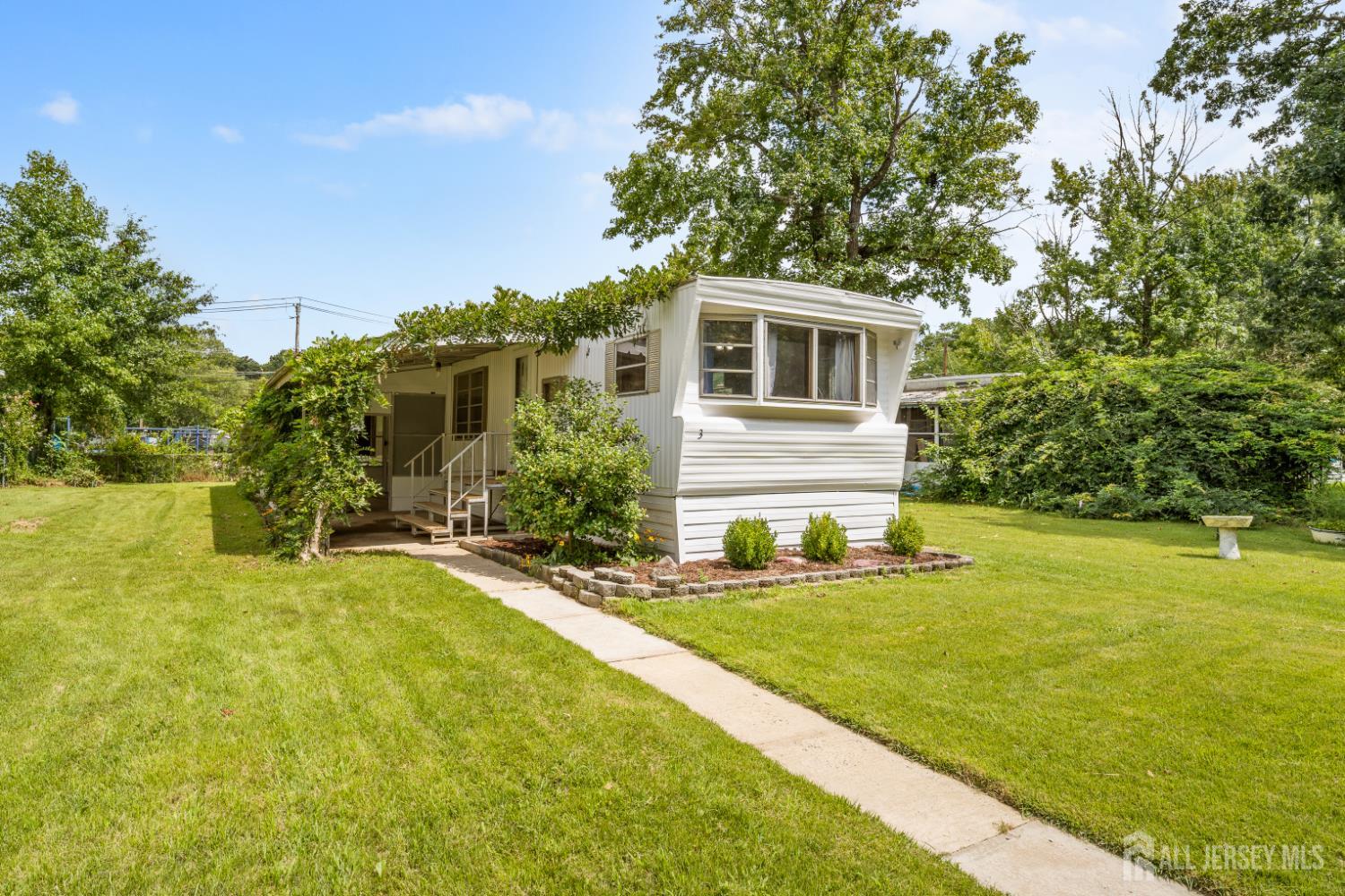 3 Carol Rd, North Brunswick, NJ 08852