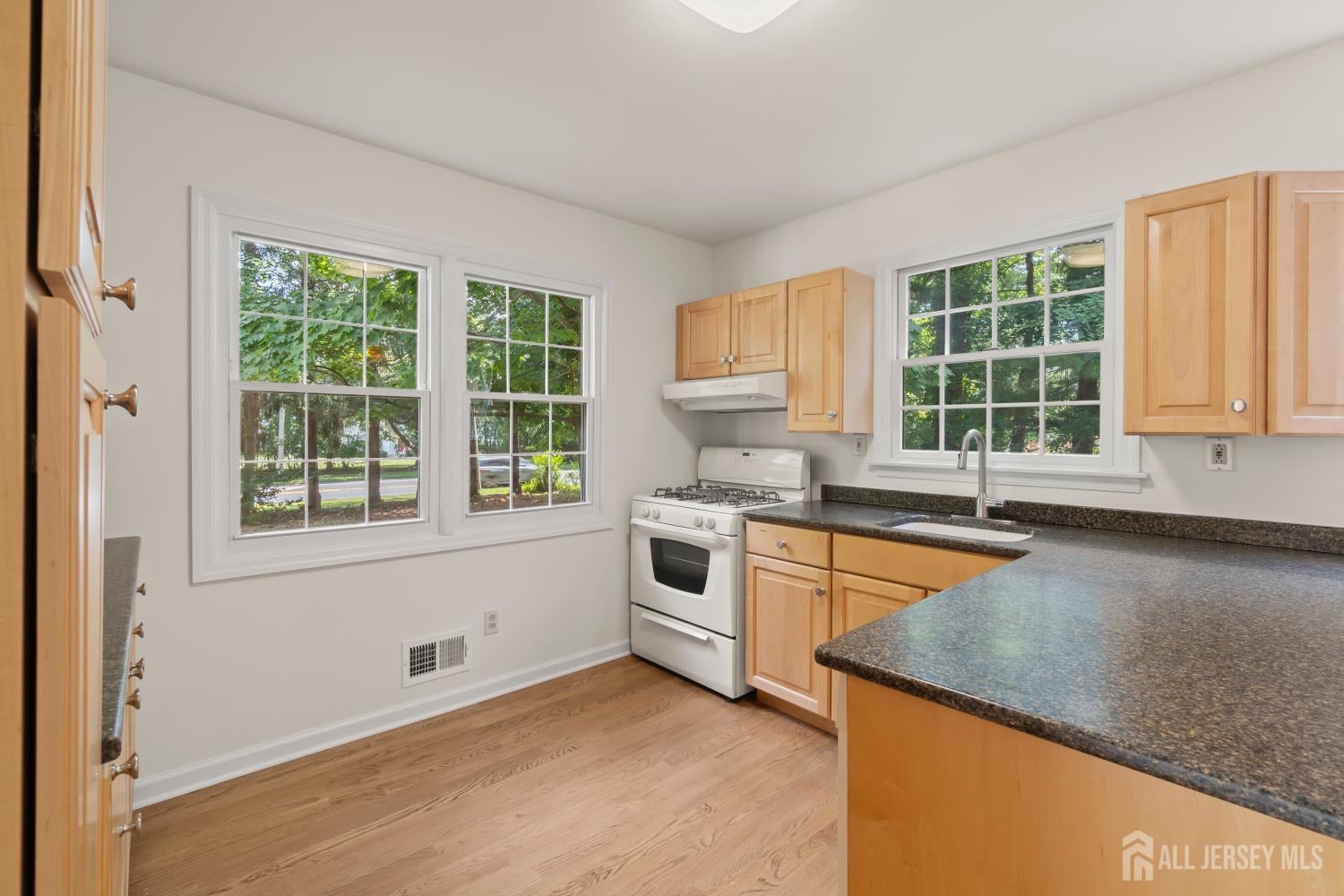 673 Colts Neck Rd, Freehold, NJ 07728 photo