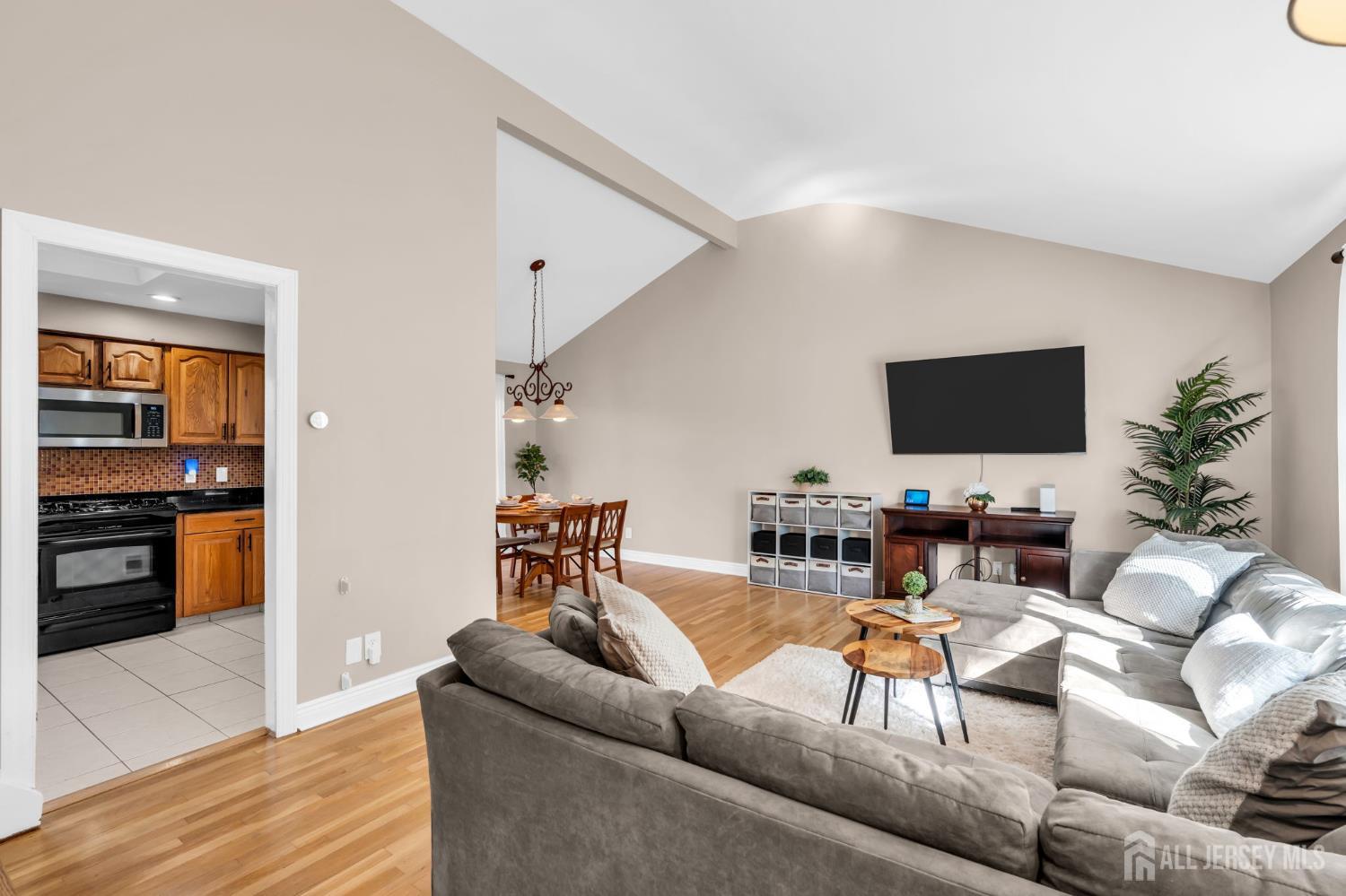 4 White Oak Rd, East Brunswick, NJ 08816 photo