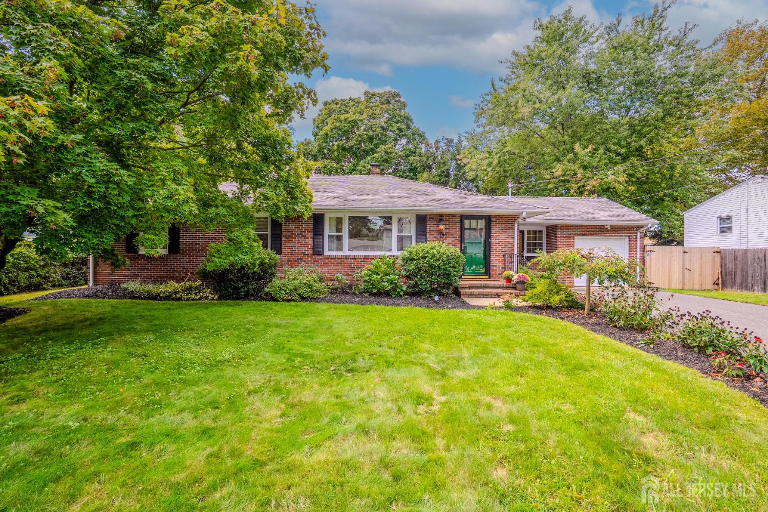 113 Springcrest Dr, Hightstown, NJ 08520