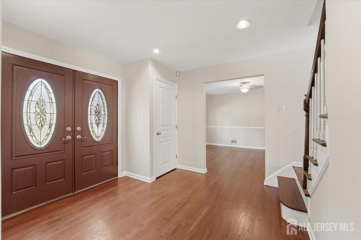 6 King Arthurs Ct, Edison, NJ 08820 photo
