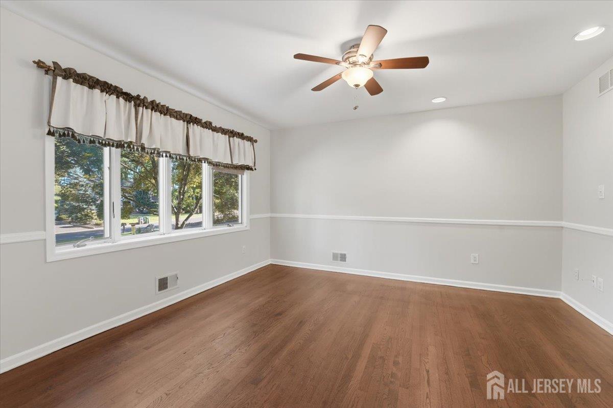 6 King Arthurs Ct, Edison, NJ 08820 photo