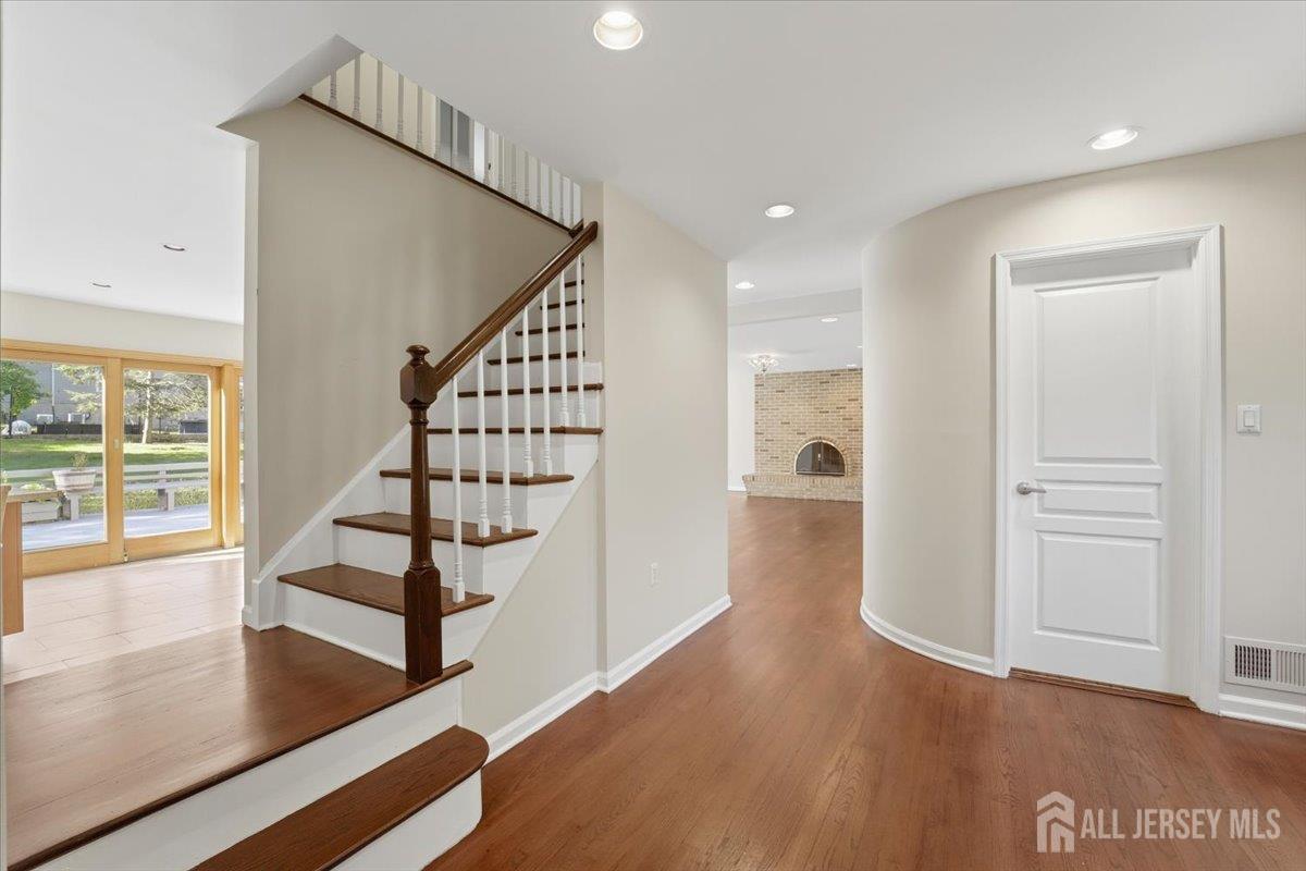 6 King Arthurs Ct, Edison, NJ 08820 photo
