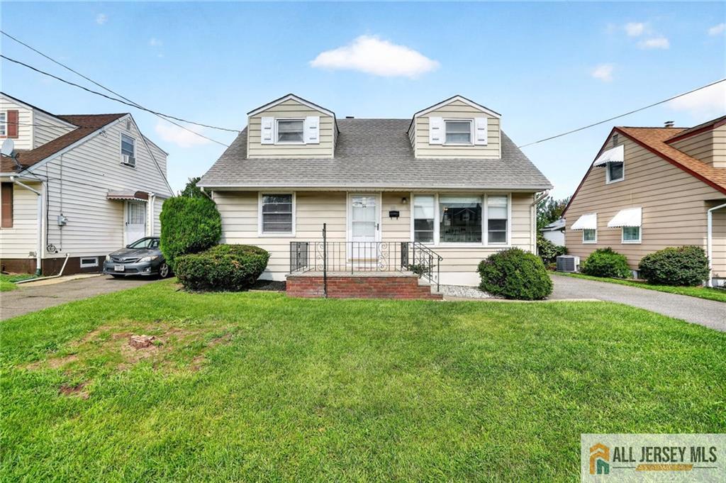 68 Oak St, Carteret, NJ 07008