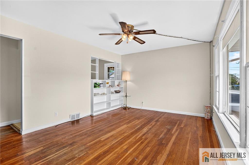 68 Oak St, Carteret, NJ 07008 photo
