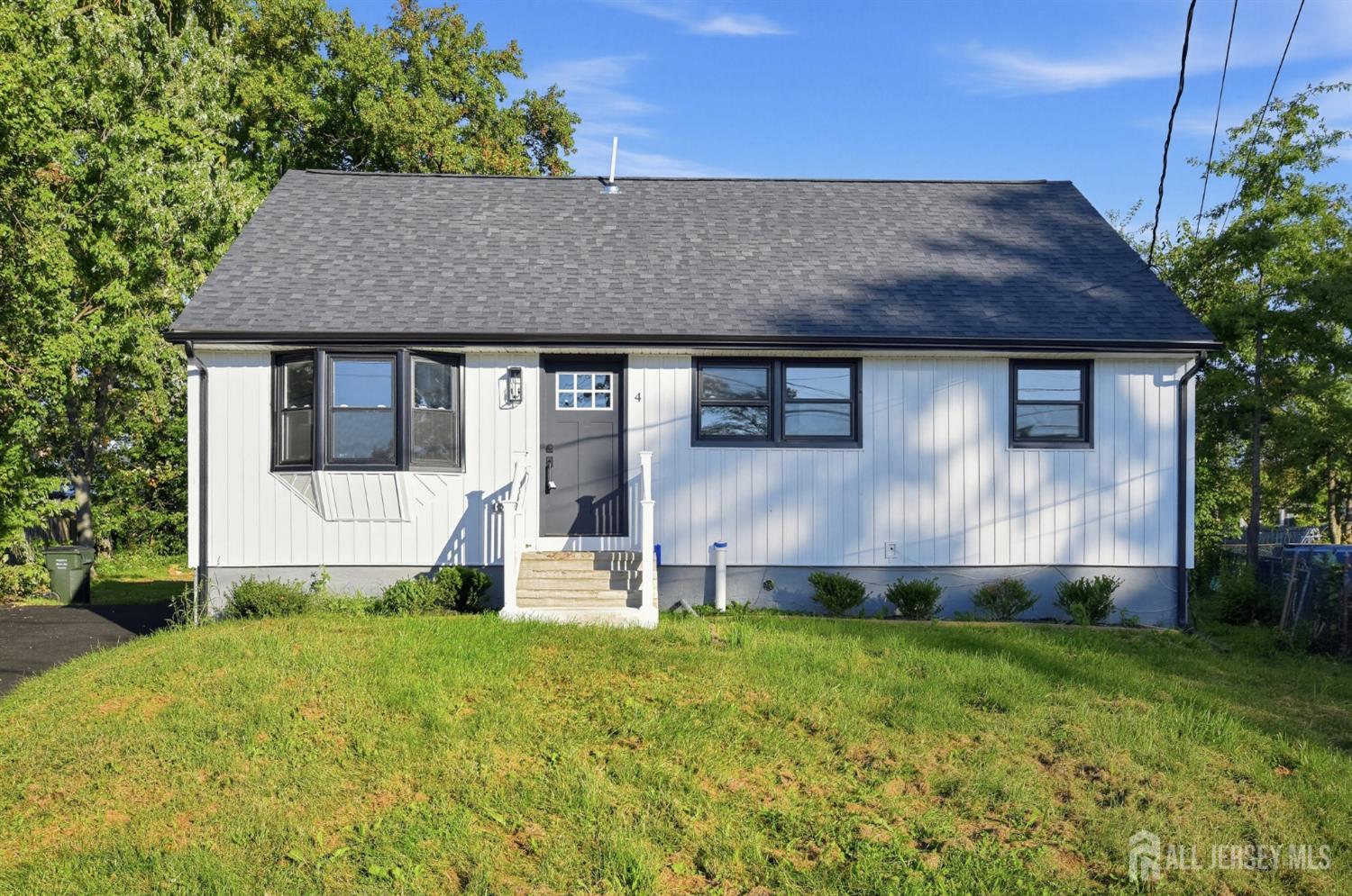 4 Universal Ave, Iselin, NJ 08830