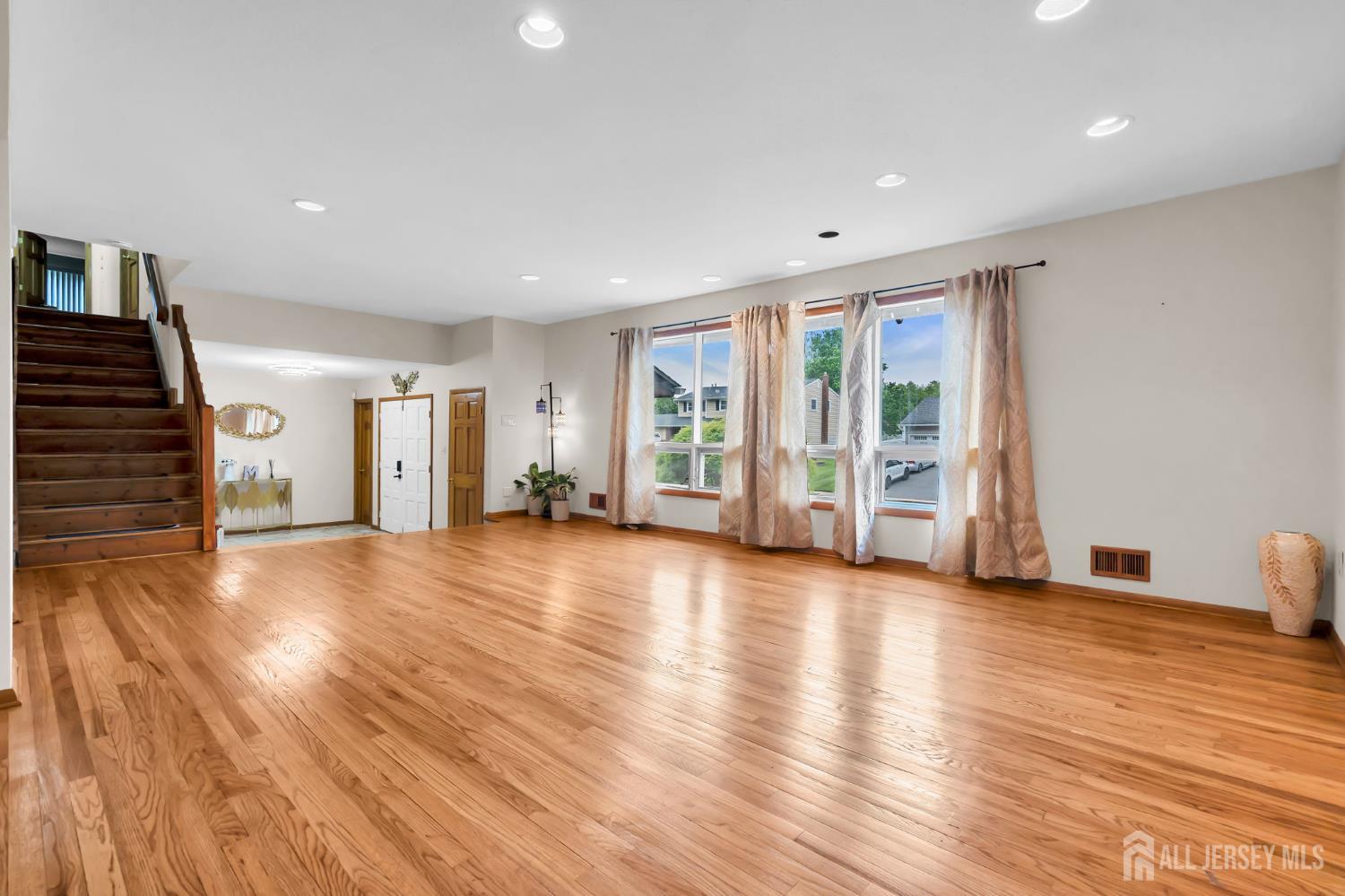16 Woodmere Rd, North Brunswick, NJ 08902 photo