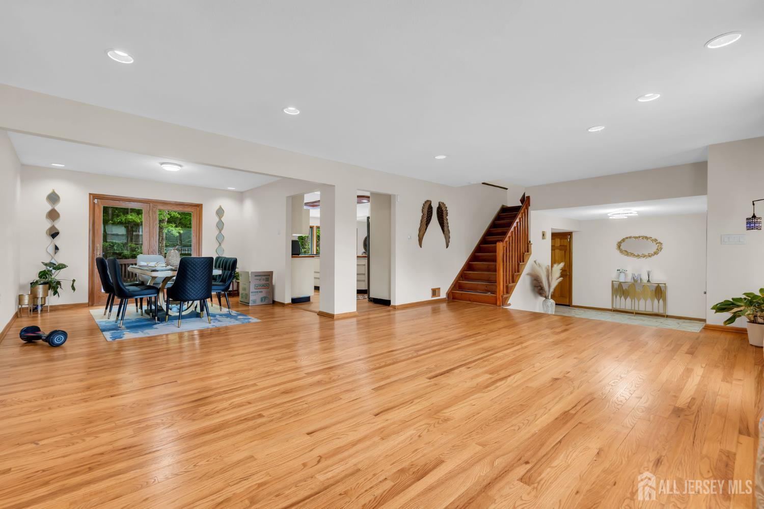 16 Woodmere Rd, North Brunswick, NJ 08902 photo