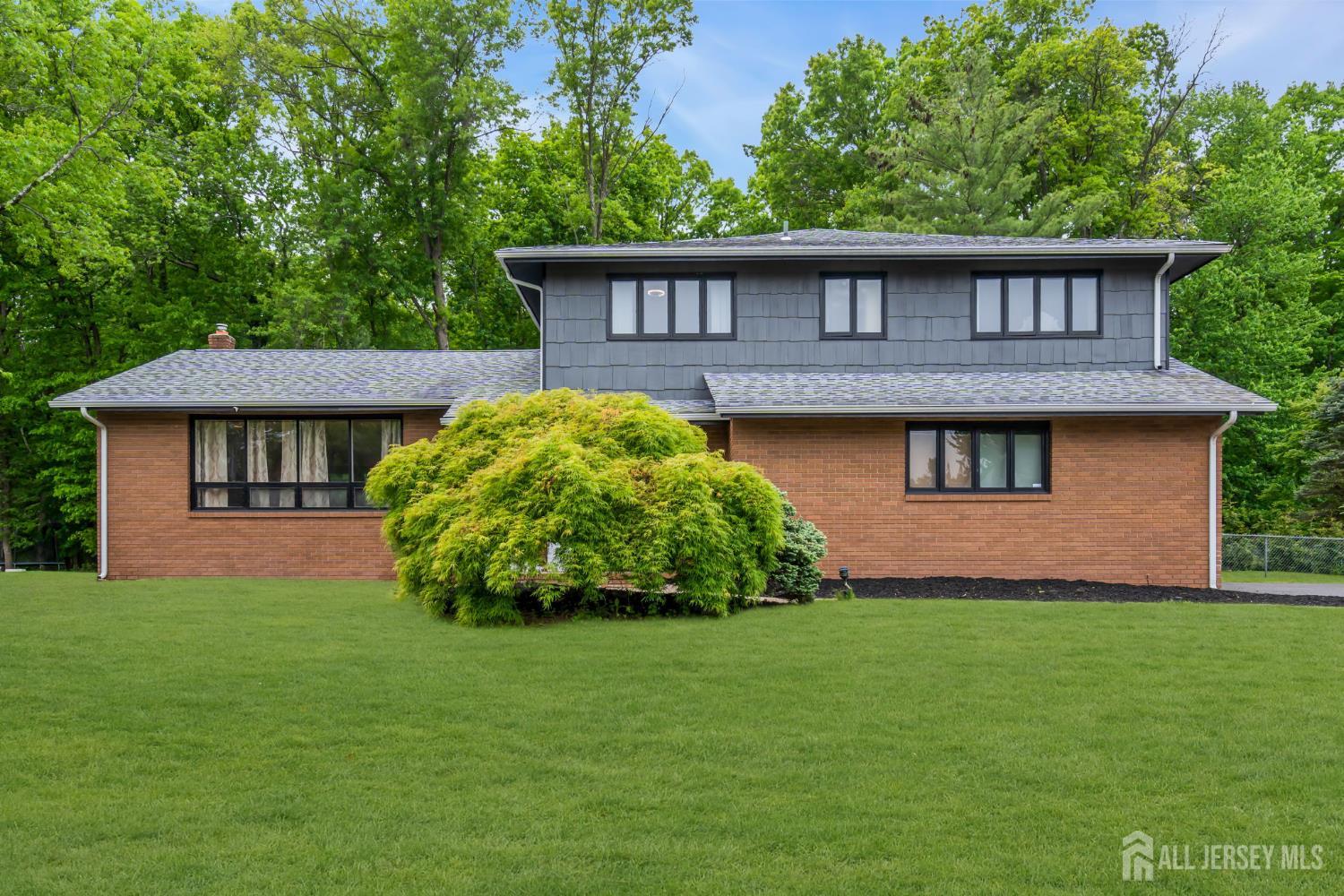 16 Woodmere Rd, North Brunswick, NJ 08902