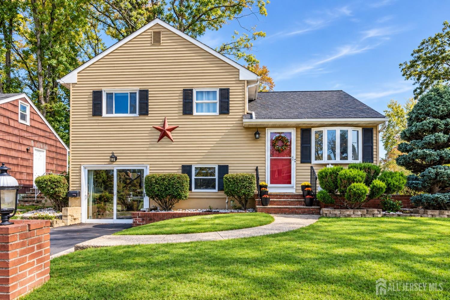 4 Willow Ave, Edison, NJ 08817