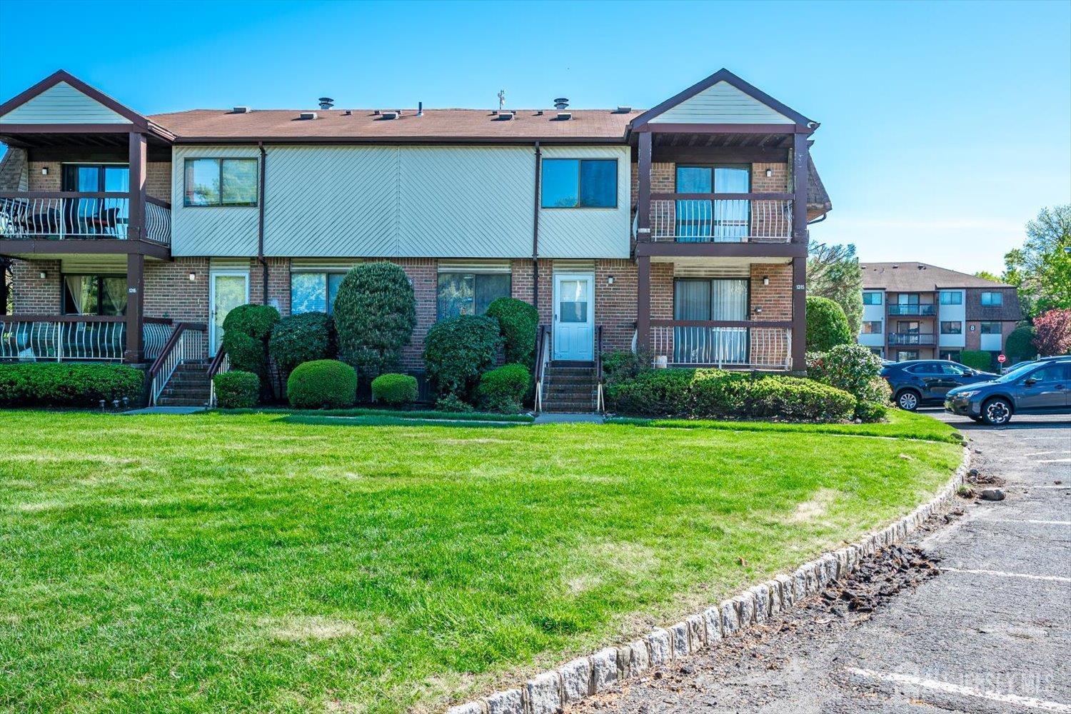 1315 Edison Gln, Edison, NJ 08837