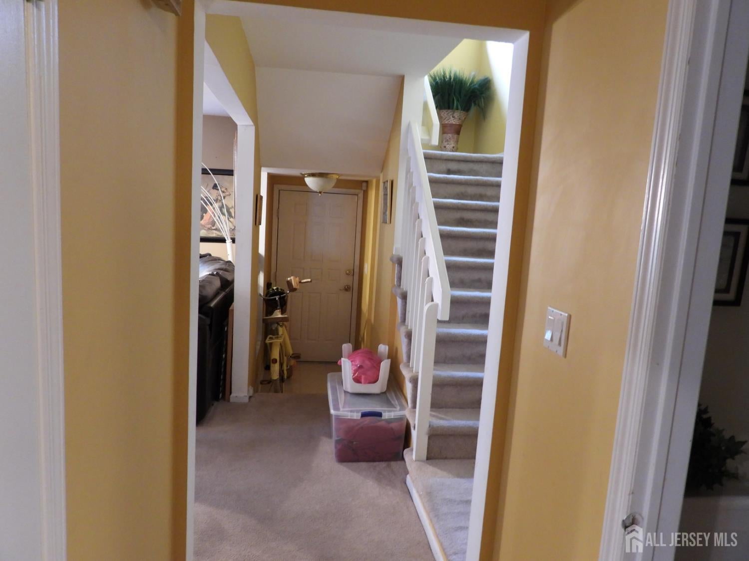 41 Riverbend Dr, North Brunswick, NJ 08902 photo