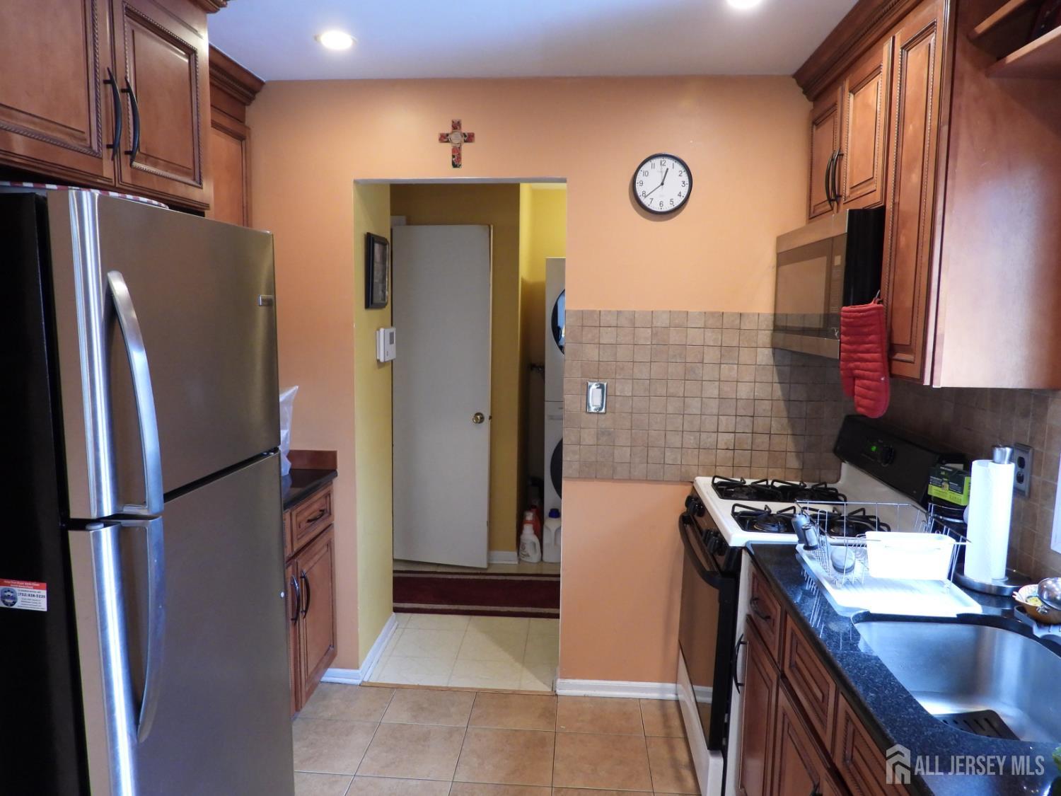 41 Riverbend Dr, North Brunswick, NJ 08902 photo