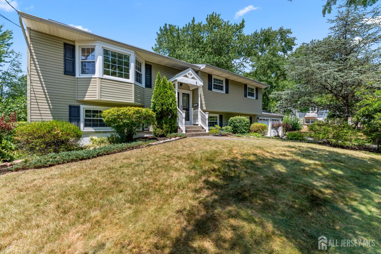 5 Yale Ct, East Brunswick, NJ 08816 photo