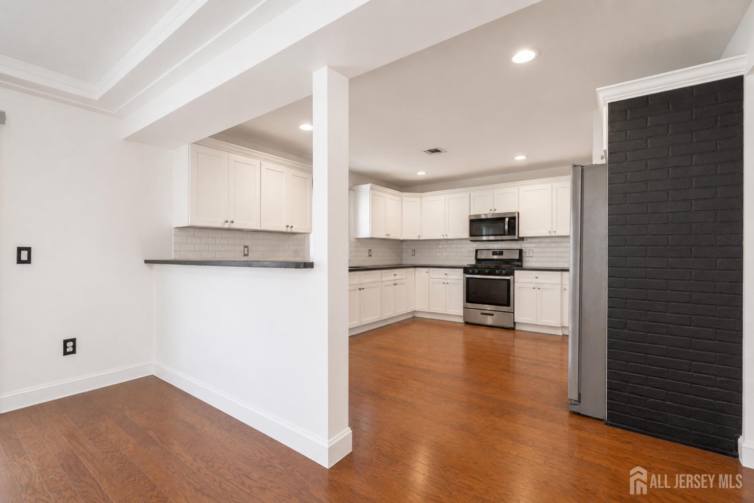 14 Luther Ave, Hopelawn, NJ 08861 photo