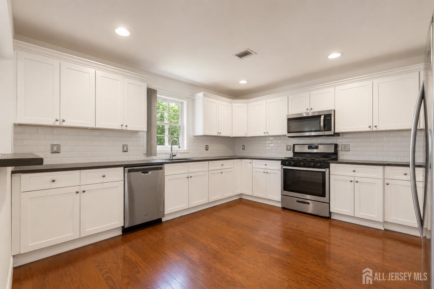 14 Luther Ave, Hopelawn, NJ 08861 photo