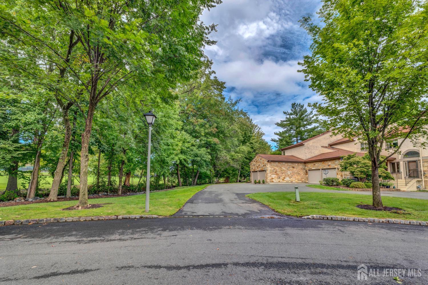 18 Marilyn Ct, Lawrence, NJ 08648