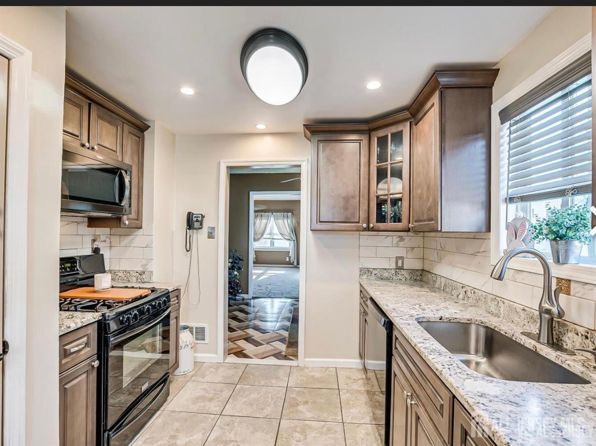 33 W Park Ave, Avenel, NJ 07001 photo